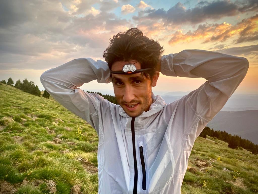 pablovillacxm's tweet photo. Despidiendo el día como se merece 🏃🏻 💡

📷 @suarezclimb 

#adidasterrex #trailrunning https://t.co/J1Gk0RGZHC