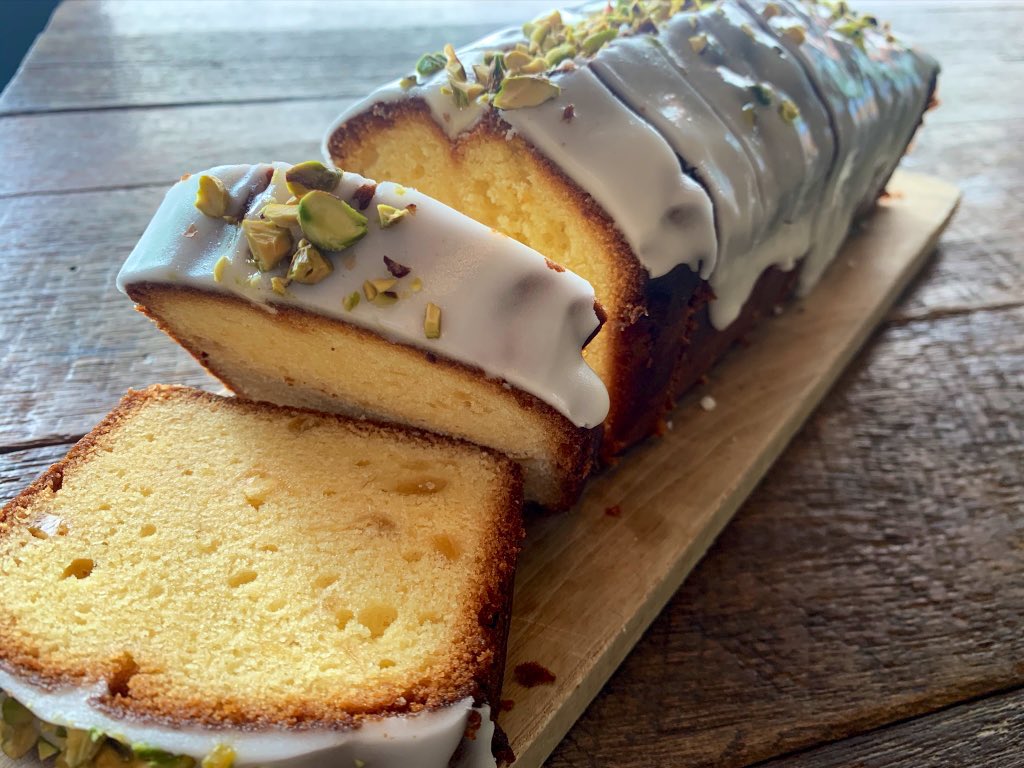Suke6Diner's tweet photo. 今日も塩レモンパウンドケーキだよ🍰
#preservedlemon #poundcake
#スケロクダイナー https://t.co/MJW5CU43Cv