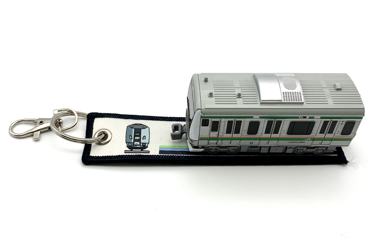 KOKUSAIBOEKI's tweet image. このししゅうタグに描かれている列車は、どこを走っている何という列車でしょうか？

#鉄ヲタクイズ