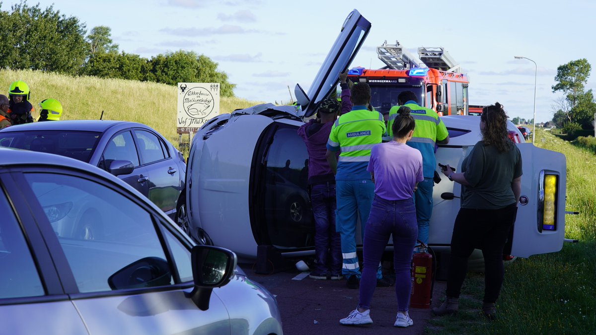WIERINGERWAARD - Dinsdagmorgen heeft er een aanrijding plaatsgevonden op de Slikkerdijk net voorbij Oudesluis.