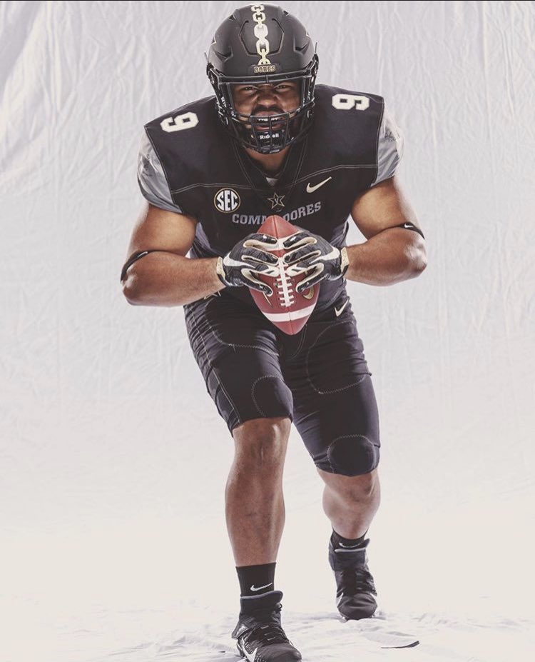 JCJetsFootball's tweet image. Hey @DavisDaevion! We told you all along D linemen look best in a single digit jersey. #9 #NextLevelJet