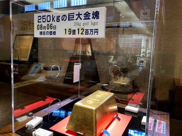 金相場の高値更新が続き、ギネス認定250kgの巨大金塊は時価19億円超え