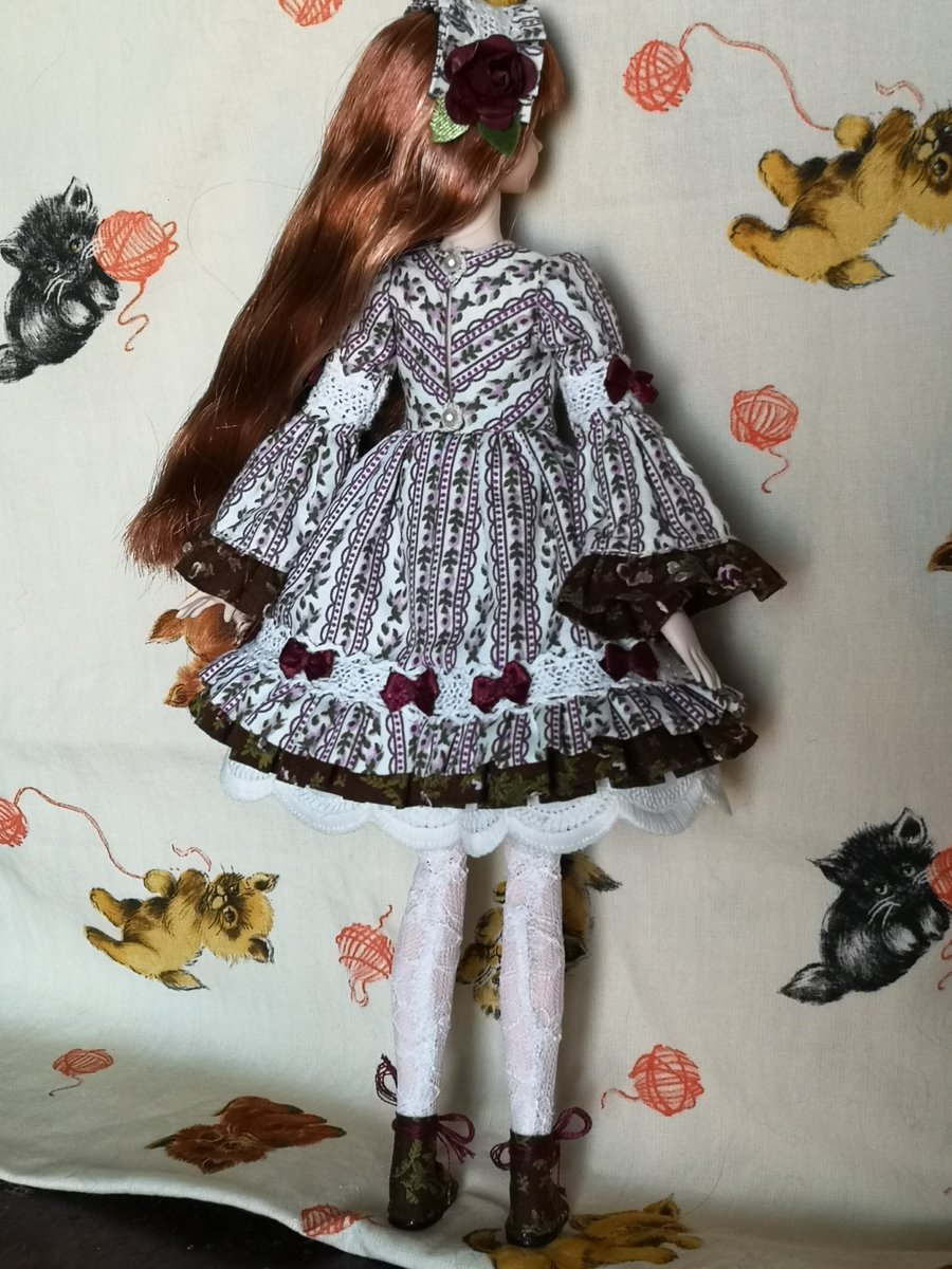 LadyLunaofLila1's tweet photo. #liccacastle #licca #takarajenny #takarajennyfriend #sayuri #obitsubody #dollclothes #sewing #classiclolita #lolita
Finished making a Classic Lolita dress for my Sayuri doll complete with hat, petticoat, stockings and boots. First time making successful boots for doll😅 https://t.co/uQSF0oJROk