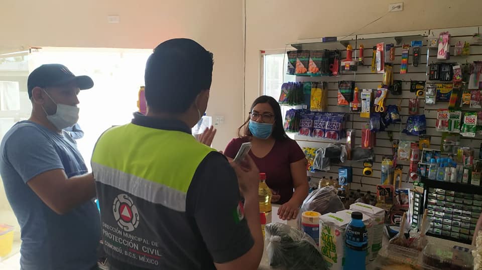 WalterValenzu's tweet photo. Dirección de Inspección Fiscal y Seguridad Pública Municipal, se trasladaron a puerto San Carlos a la revisión de los locales semifijos de venta de comida, con el objetivo de orientar en las medidas sanitarias y protocolos aplicables por motivo de esta pandemia del Covid-19. https://t.co/eCFGvIced3
