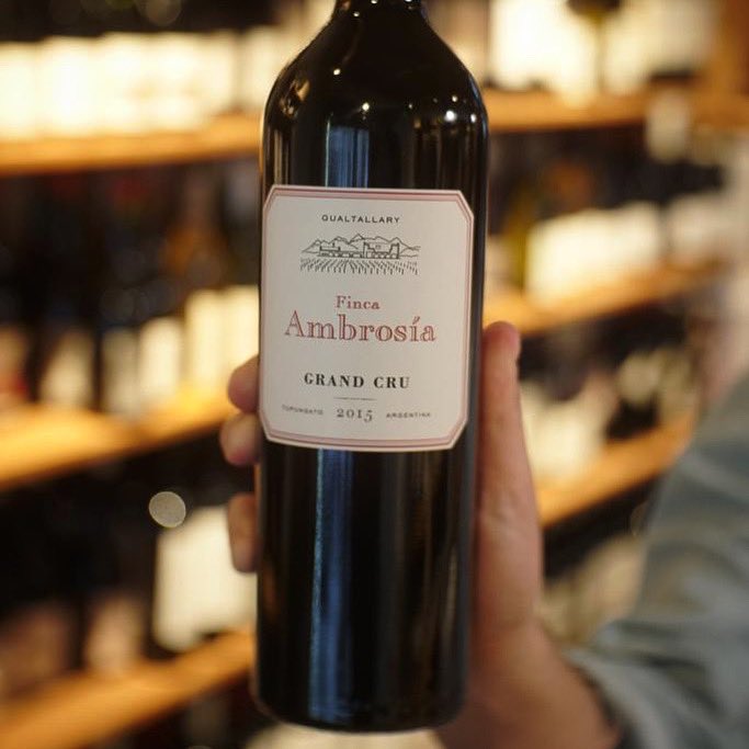 Llegó... 💣💣💣 Ya está disponible Finca Ambrosía Grand Cru, una joya en el corazón de Gualtallary. 

Uno de los viñedos más reconocidos de Argentina le da origen a Finca Ambrosía Grand Cru, una partida limitada.

📱Escribinos al 11 4889-7049 y ¡tené el tuyo!