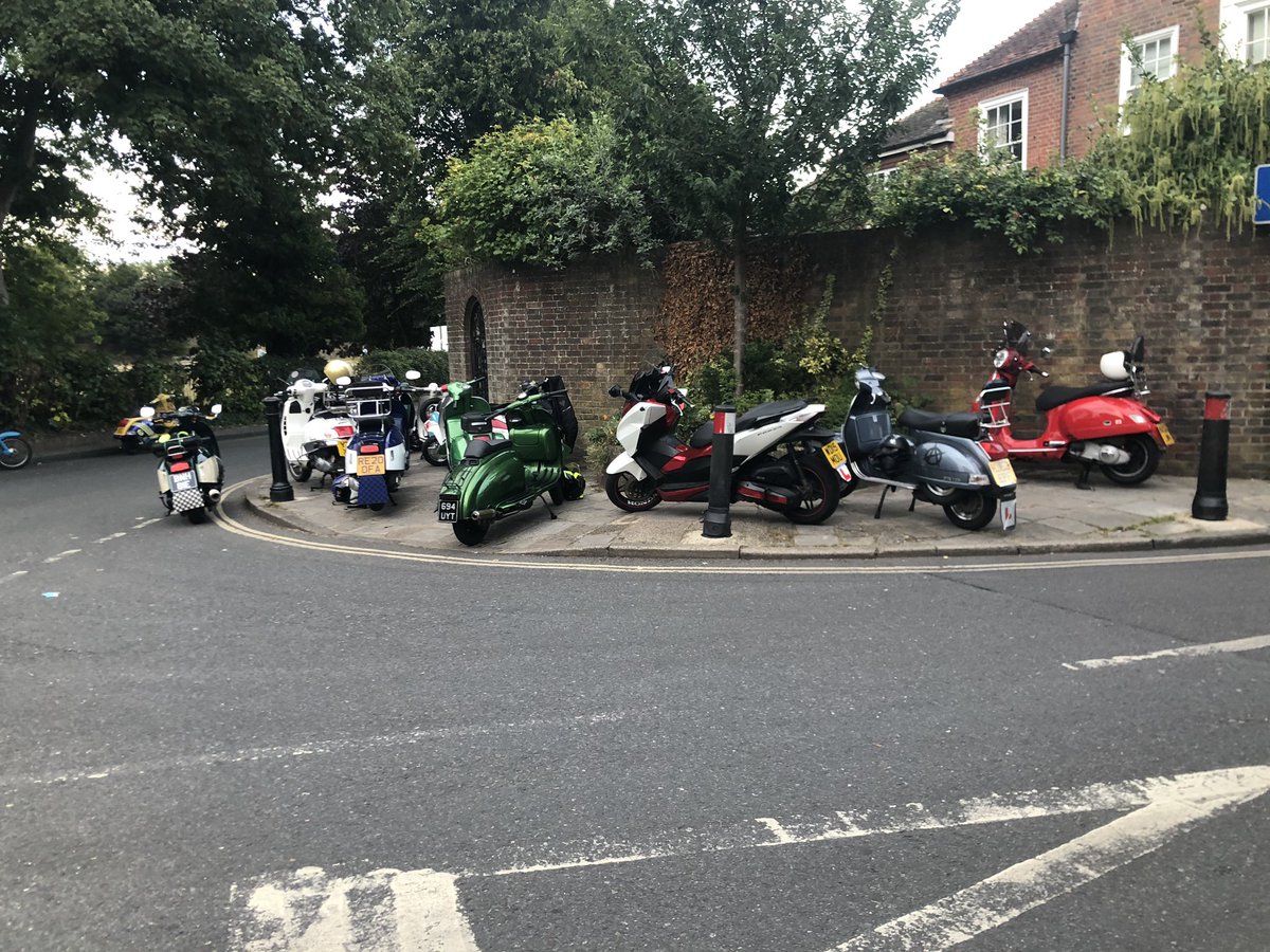 FaithChesley's tweet photo. Just a few pics of tonight’s lovely rideout to Chichester! 🛵😃

#scooters #Vespa #Lambretta #rideout #scooterrideout #fun #summer #cool https://t.co/zOyHNzoLwm