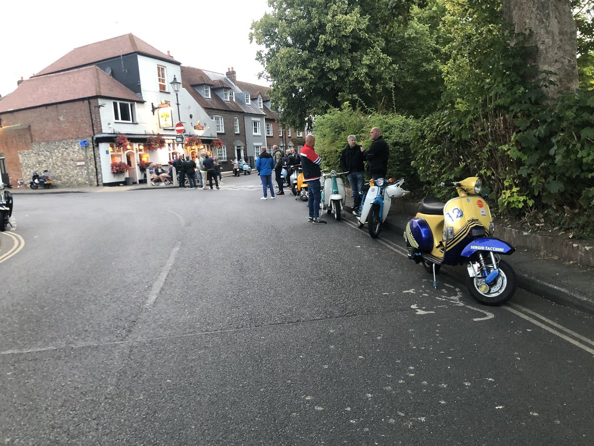 FaithChesley's tweet photo. Just a few pics of tonight’s lovely rideout to Chichester! 🛵😃

#scooters #Vespa #Lambretta #rideout #scooterrideout #fun #summer #cool https://t.co/zOyHNzoLwm