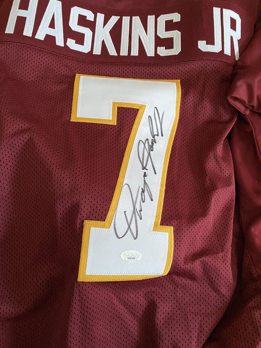 Signed Dwayne Haskins jersey giveaway!!!!! You must LIKE RETWEET and FOLLOW. I will name the winner Sunday at 1.