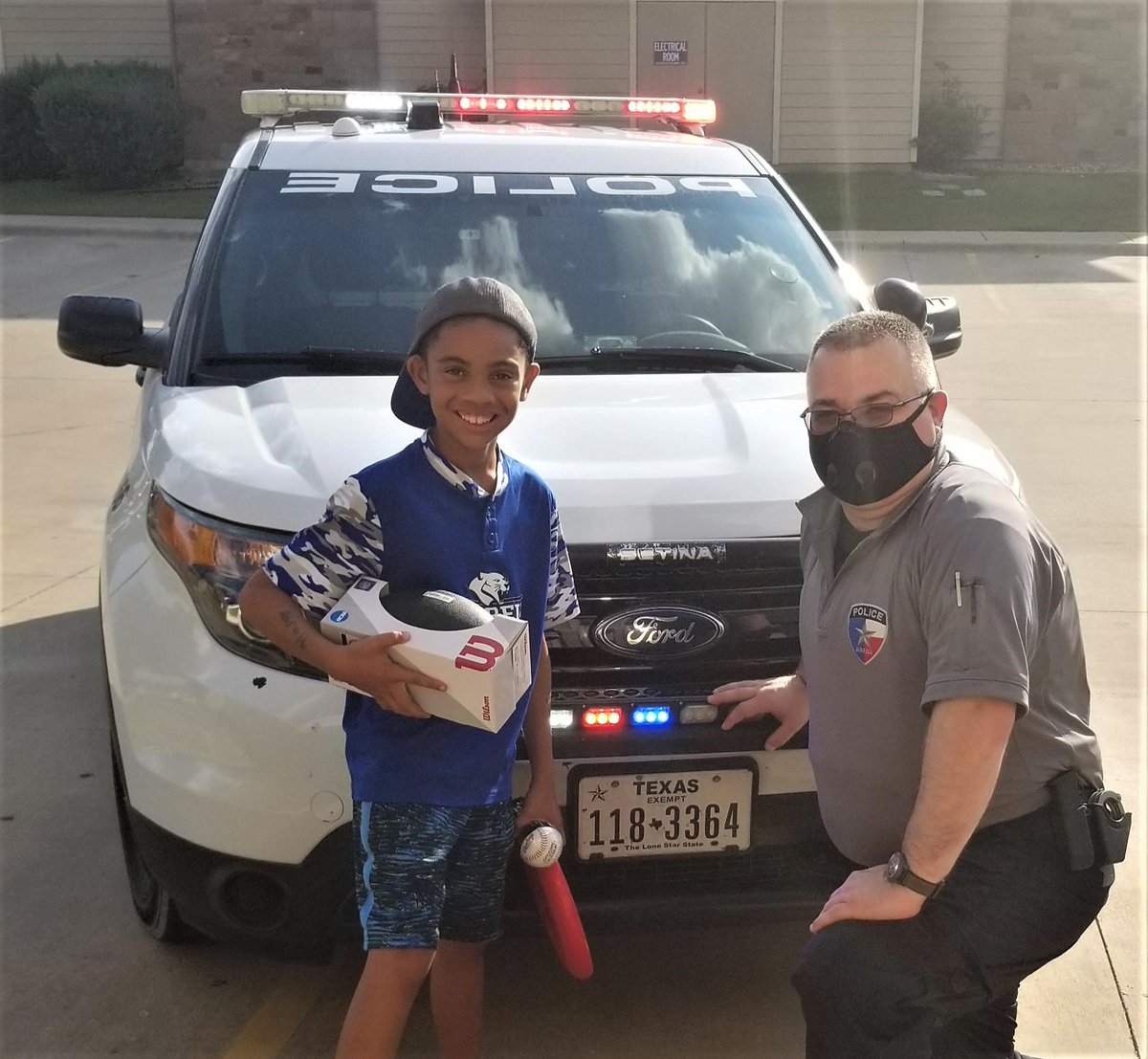 JarrellTxPD's tweet photo. Officer Noblitt went by to see Kole yesterday for his 10th Birthday... Happy Birthday Kole! https://t.co/bKGErX5O1I