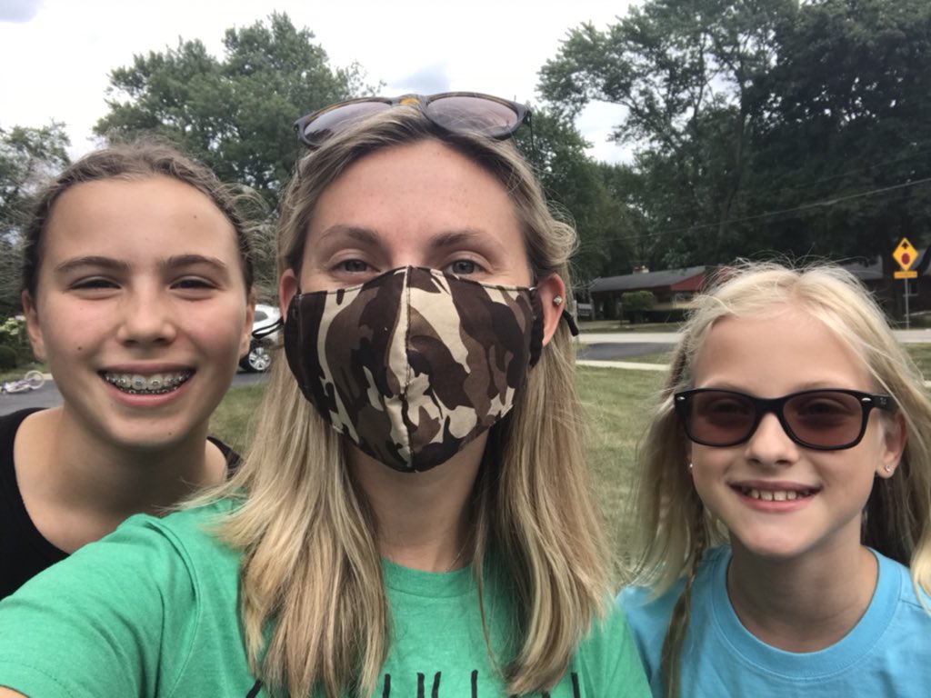 MissWessel5's tweet photo. Loved surprising my former students today. They’re starting off 6th grade with a good book and school spirit! Sending positive vibes to all! #Proud2BD23 #SullivanRocks @D23Sullivan @PHSD23 https://t.co/UDPANJDstS