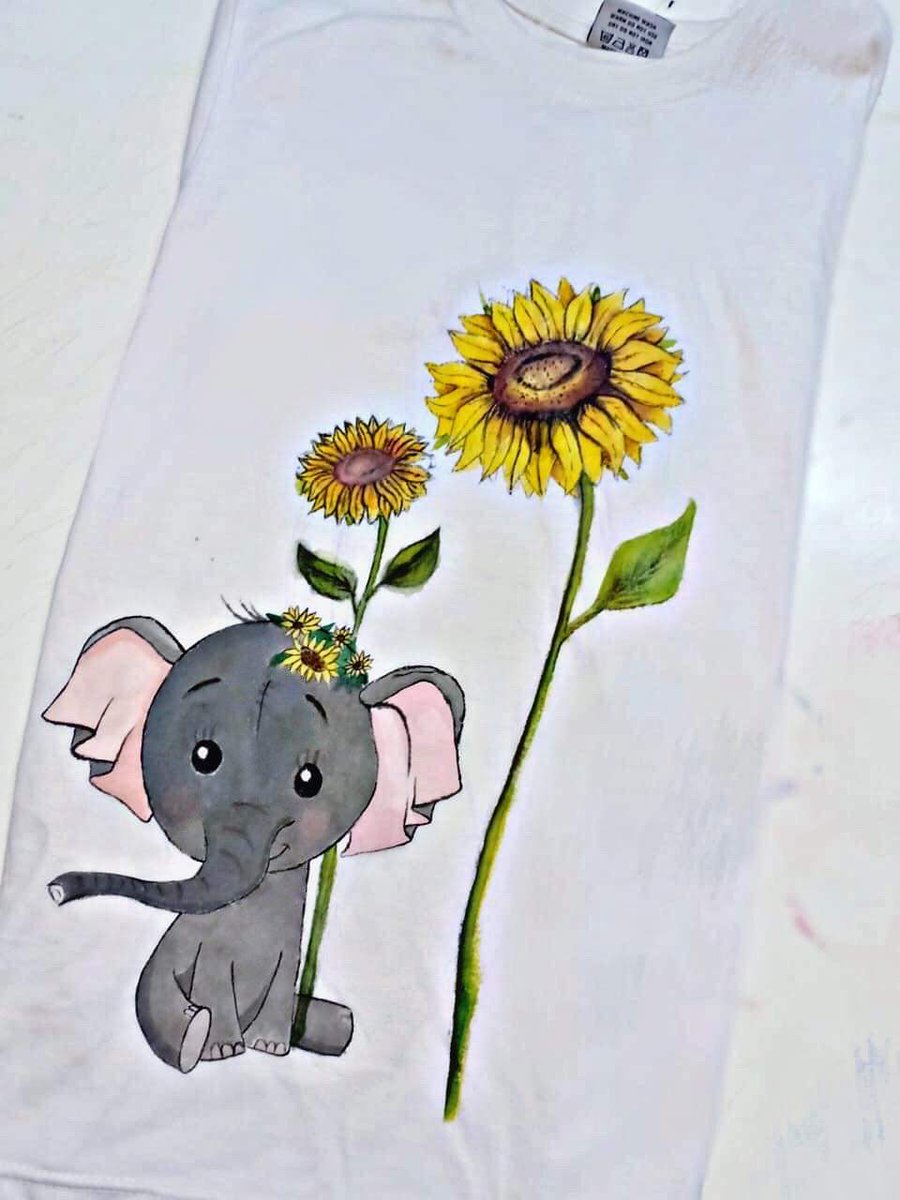 Unique32819603's tweet photo. Lovely Special order 🌻💛💛

Hand painted t-shirt 🎨 https://t.co/nia6ZAcjpn