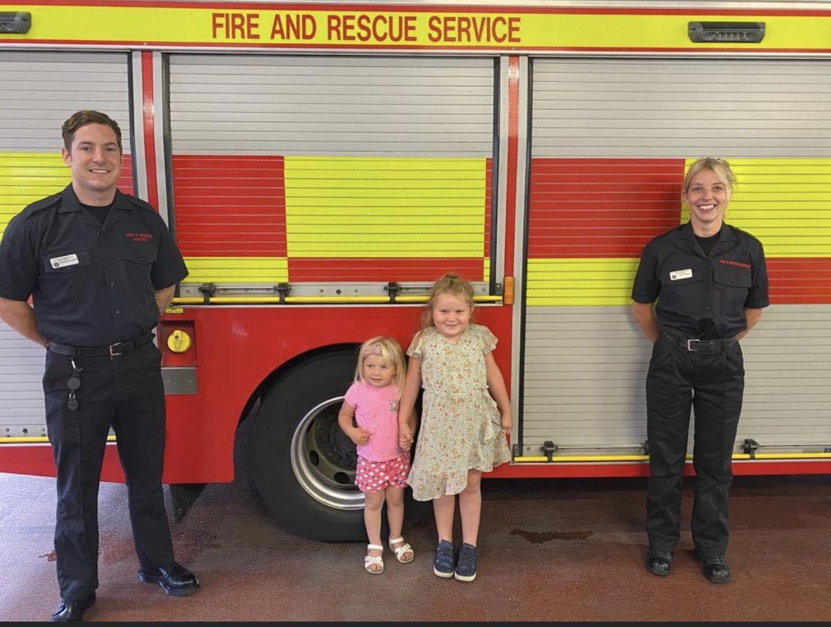 Blue watch had 2 very special little visitors in today to see us, these girls were rescued from a house fire 🔥last week in Loudwater along with their mother and 2 cats. 
They brought us some cake 🎂 to say thank you and posed for a picture.@Bucksfire@bucksfreepress