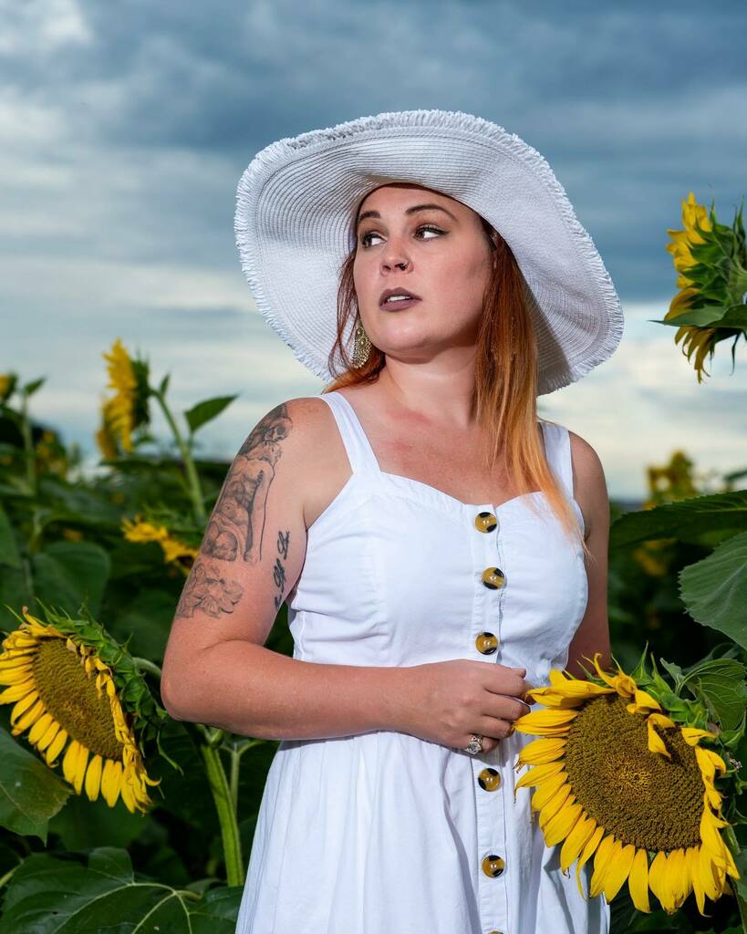 GDPhoto502's tweet photo. Storms approaching
Model: @malloryknokz 
📸: @sith8888 
.
.

#sunflowers #andrewwyeth #homage #model #models #KYmodel #louisvillemodel #brandenburgky #womenphotographer #art #nikond810 #tamron2470  #paulcbuff #nature #flowers #nikonphotography #nikonn… https://t.co/JJMIaMIFHS https://t.co/Ls9meayuDW