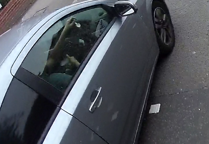 TallestTim's tweet photo. Some berk having breakfast with a spoon in their left and holding a bowl in their right while driving is always a WTF moment.
I'm not sure that's to #TestStandard. What say you @HantsPolice @HantsPolRoads ? https://t.co/7IsrjLwaSR