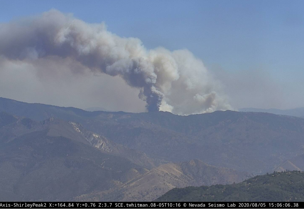 NWSHanford's tweet photo. Here is an image of the #StagecoachFire as seen from the @SCE Axis-Shirley Peak2 webcam at 3:06 PM PDT (8/5/20). This wildfire is located south of Lake Isabella in Kern County.  The #StagecoachFire covers around 4,100 acres and is about 10% contained. #CAwx #FireWX https://t.co/3ocCW8J10Z