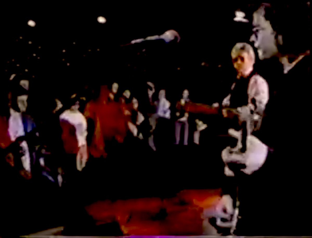ayoh_vega's tweet photo. #Queen #TenementFunster
#本日の一曲
Album "Sheer Heart Attack"より。
Roger氏作。
Roger Taylor - Tenement Funster (Live)
https://t.co/pE2WPBYHlp
一応、Roger氏、怒りの第一弾。
曲自体悪くない…と思う。
しかし余り怒りを感じないのは何故だろう?
次の収録曲がFlick of the Wrist。 https://t.co/cRuJ7jSe7r