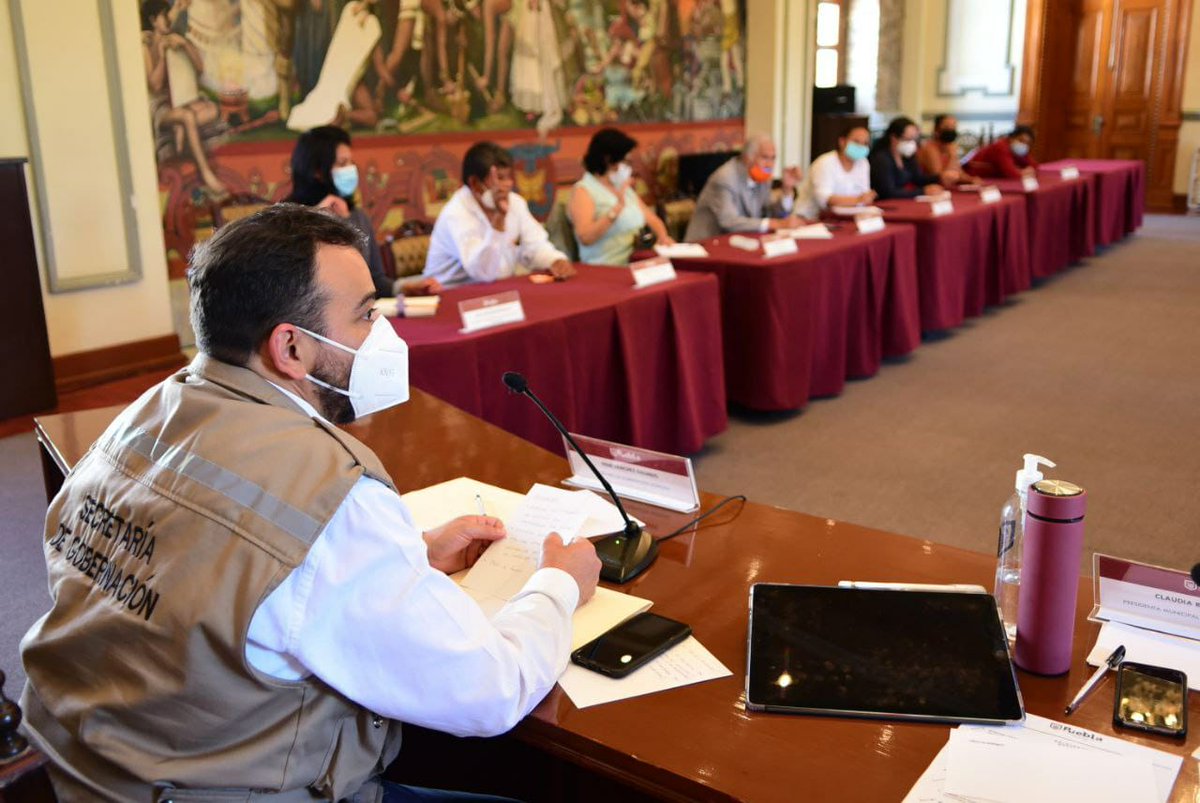 RiveraVivanco_'s tweet photo. Me reuní con regidoras y regidores auxiliares para trabajar sobre la reasignación del presupuesto municipal. Integrar a las Juntas Auxiliares en la toma de decisiones es fundamental para construir un gobierno democrático e incluyente. https://t.co/MH6rqkdbDp