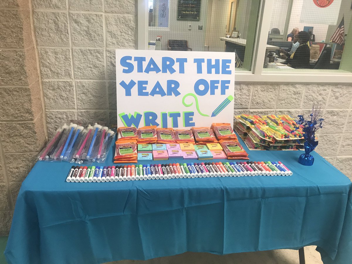 MsDegree5's tweet photo. Thankful for such a amazing PTA! Thank you Ballentine PTA 💙💚@BESFirefly https://t.co/TamT9AyEnh