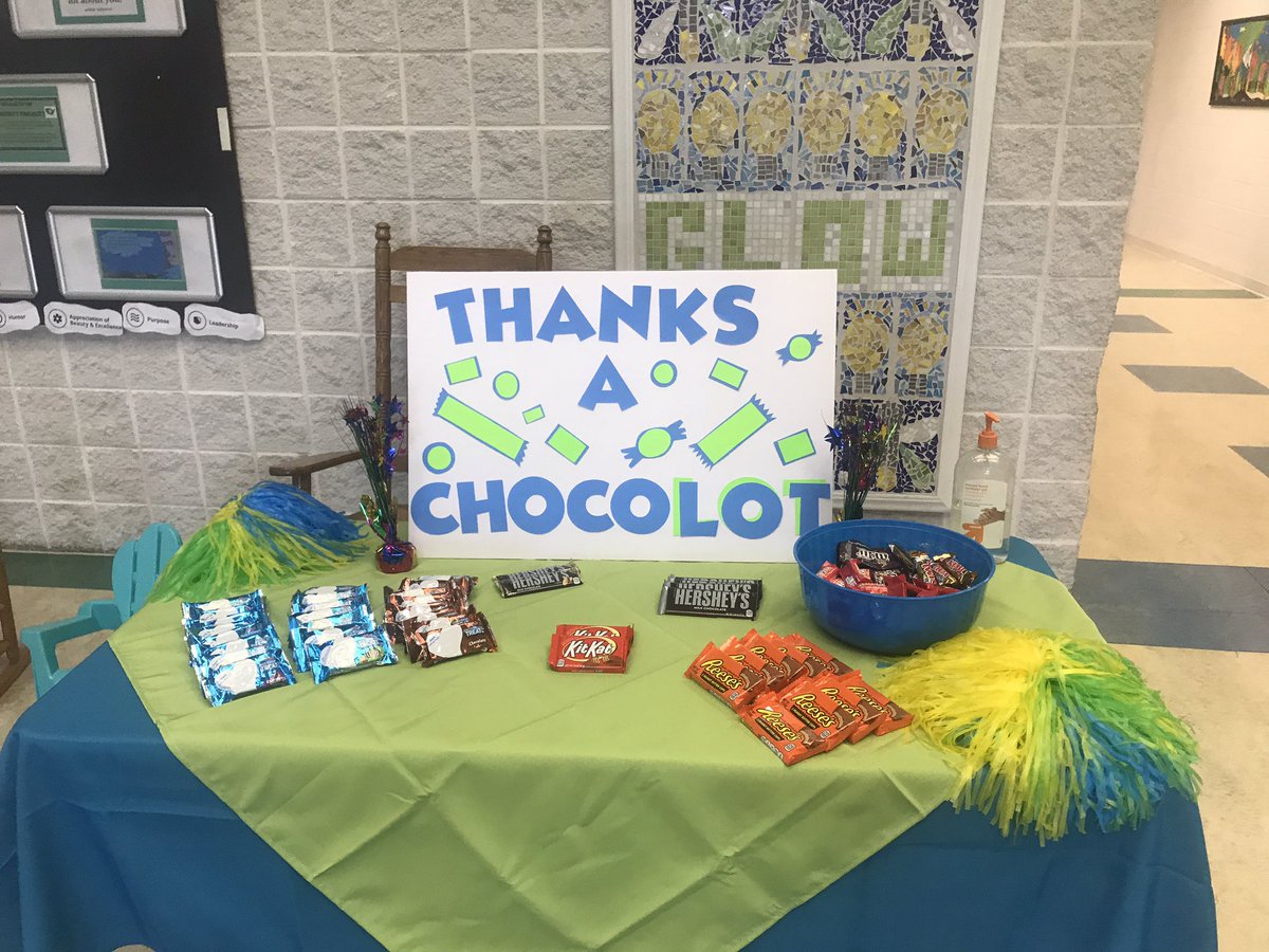 MsDegree5's tweet photo. Thankful for such a amazing PTA! Thank you Ballentine PTA 💙💚@BESFirefly https://t.co/TamT9AyEnh