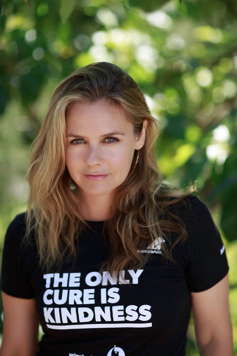 Alicia Silverstone on Twitter: ".@AnimalsAsia is working in Vietnam to end Bear Bile Farming. If you want to learn more, head to https://t.co/kKz7xJQ1Y8. #TheOnlyCureIsKindness https://t.co/OimOupvyBe" / Twitter