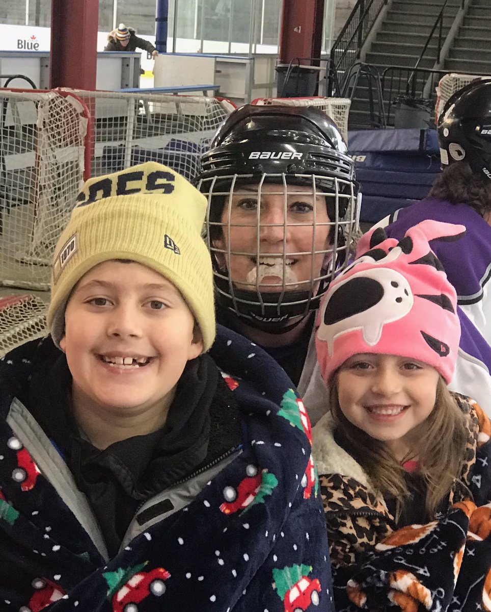 Ranger_Sports's tweet photo. Ms. Gillespie is our dedicated admin. asst. in the athletic office.  We can’t thank her enough for all she does for our coaches &amp; athletes! 

Some Fun Facts
Sports Played: ⚽️ 🥎 🏒 🏀 
Degree:  BA in Sport Management
Fav Food: Chicken Parm
Sports her kids play: ⚽️🏀🏒

#RiseUp https://t.co/mvpJv5fjzz