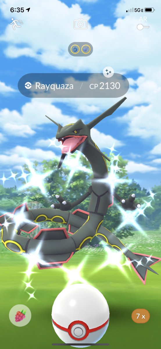 JoltyJon13's tweet photo. Another #shinyRayquaza during #legendarydinnerhour! Including one I traded, I’ve caught 5 #shinies in 85 raids. That’s a ratio of 1 in 17. I’ll take those odds 😎 #PokemonGo #shinydragon https://t.co/MsFFGgexQp