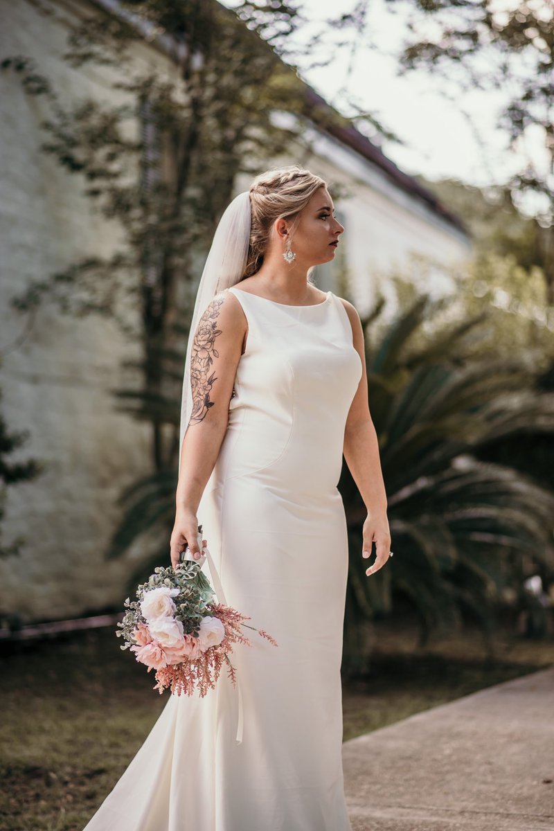 TheRealTWeaver's tweet photo. My wife is OUT OF MY LEAGUE. Thank you to everyone that came to see me promise myself to the most beautiful woman I have ever met. We appreciate everyone that made our special day possible. I am absolutely blown away at my gorgeous bride. I truly am the luckiest man in the world. https://t.co/9inumi4lmS