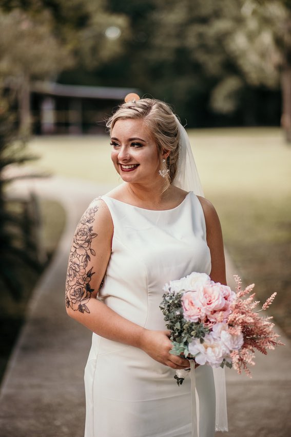 TheRealTWeaver's tweet photo. My wife is OUT OF MY LEAGUE. Thank you to everyone that came to see me promise myself to the most beautiful woman I have ever met. We appreciate everyone that made our special day possible. I am absolutely blown away at my gorgeous bride. I truly am the luckiest man in the world. https://t.co/9inumi4lmS