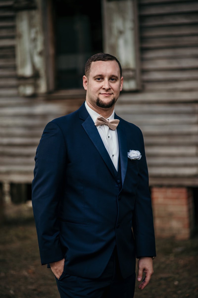 TheRealTWeaver's tweet photo. My wife is OUT OF MY LEAGUE. Thank you to everyone that came to see me promise myself to the most beautiful woman I have ever met. We appreciate everyone that made our special day possible. I am absolutely blown away at my gorgeous bride. I truly am the luckiest man in the world. https://t.co/9inumi4lmS