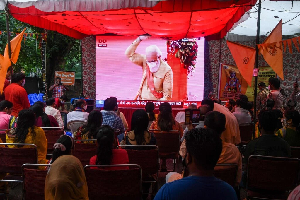 Sekarang PM India Modi, malah menjadi imam upacara pembukaan pembangunan Kuil Sri Rama di situs masjid Babri. Dan disiarkan keseluruh India untuk menggerakkan rasa nasionalisme berbasis agama Hindu mendukungnya.Dia lupa ada hampir 200 juta warga muslim di India! warga sendiri!