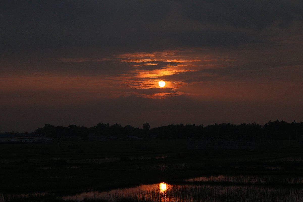 #sunrise #biratnagar #photography #morningview 
हिजो  आउने बाचा सहित गएको उ आज कत्तिपनि ढिलाइ नगरी आइसकेको छ। 
<a href="/officialgmnepal/">GMNEPAL</a>