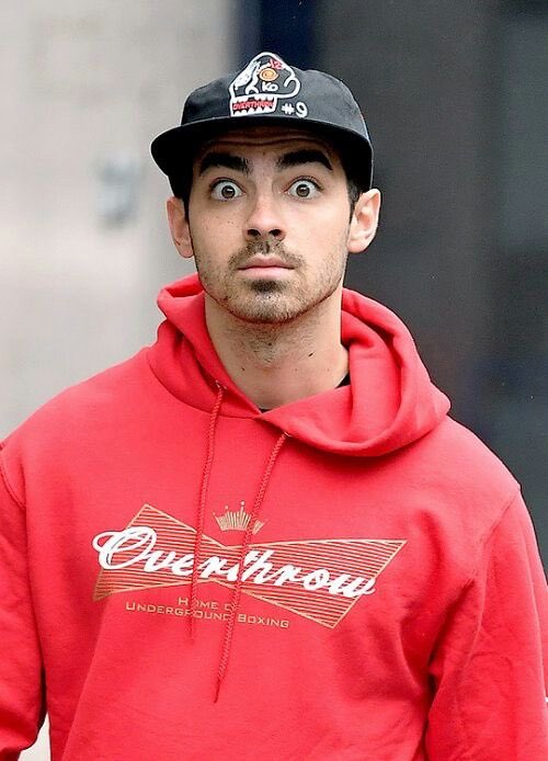 Joe Jonas in Pink and Red: a very necessary thread