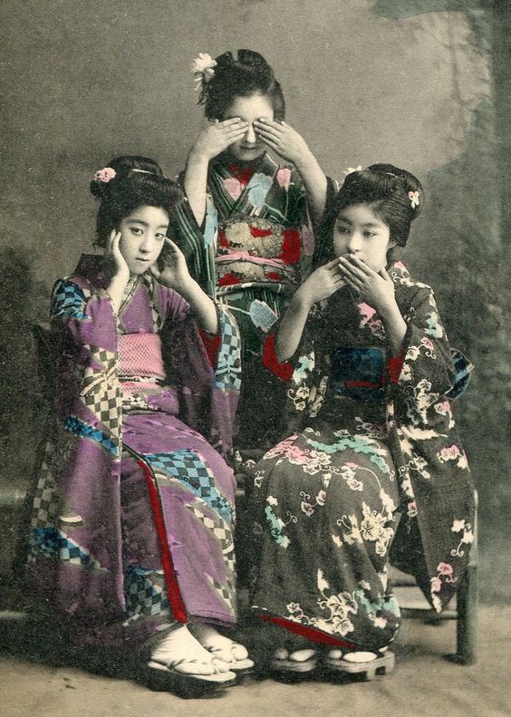 1900年代初頭の頃 女性三人組 で写真撮影する際は 三猿 のポーズが流行りだった お土産用ですかね Perfumeじゃん Togetter 1900年代初頭の頃 女性三人組 で写真撮影する際は 三猿 のポーズが流行りだった お土産用ですかね Perfumeじゃん Togetter