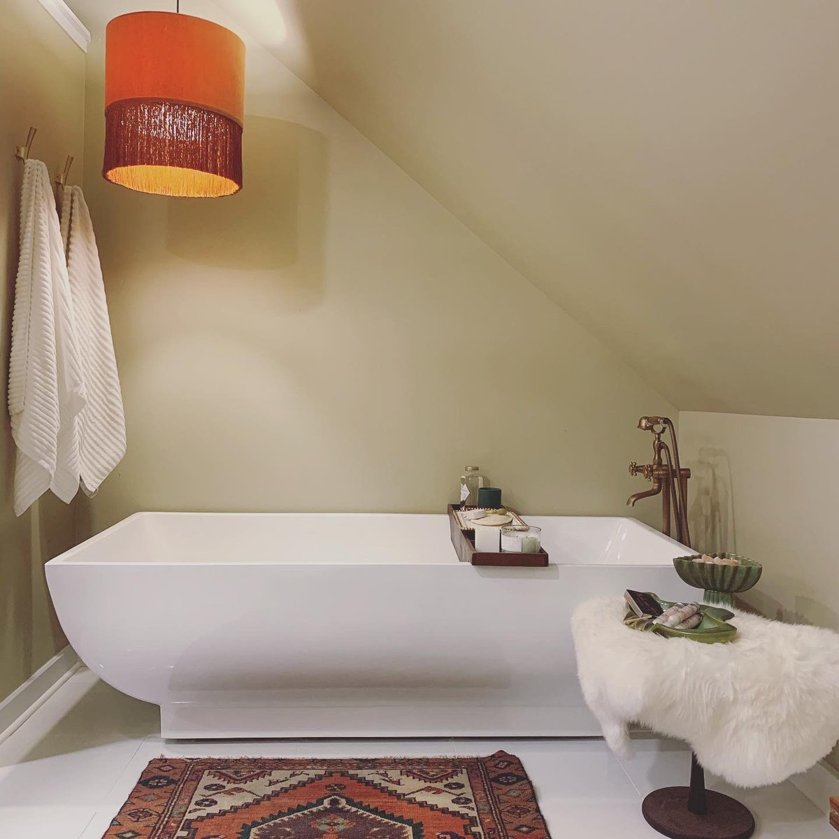 MilwaukeeMae's tweet photo. We all love a good before and after so here’s one of the master bath (after is first..obviously).               Design by 
@milwaukeemae
               
.                                https://t.co/UlqWuGHRfi https://t.co/sGIk585RVm