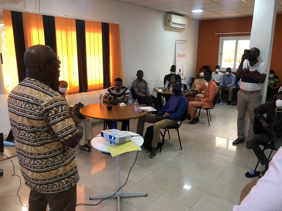 createam2015's tweet photo. Séance d’orientation des @startupers de l’écosystème malien sur les offres de @Orangefabmali dans les locaux de @Orange_Mali https://t.co/gGZMlntMie