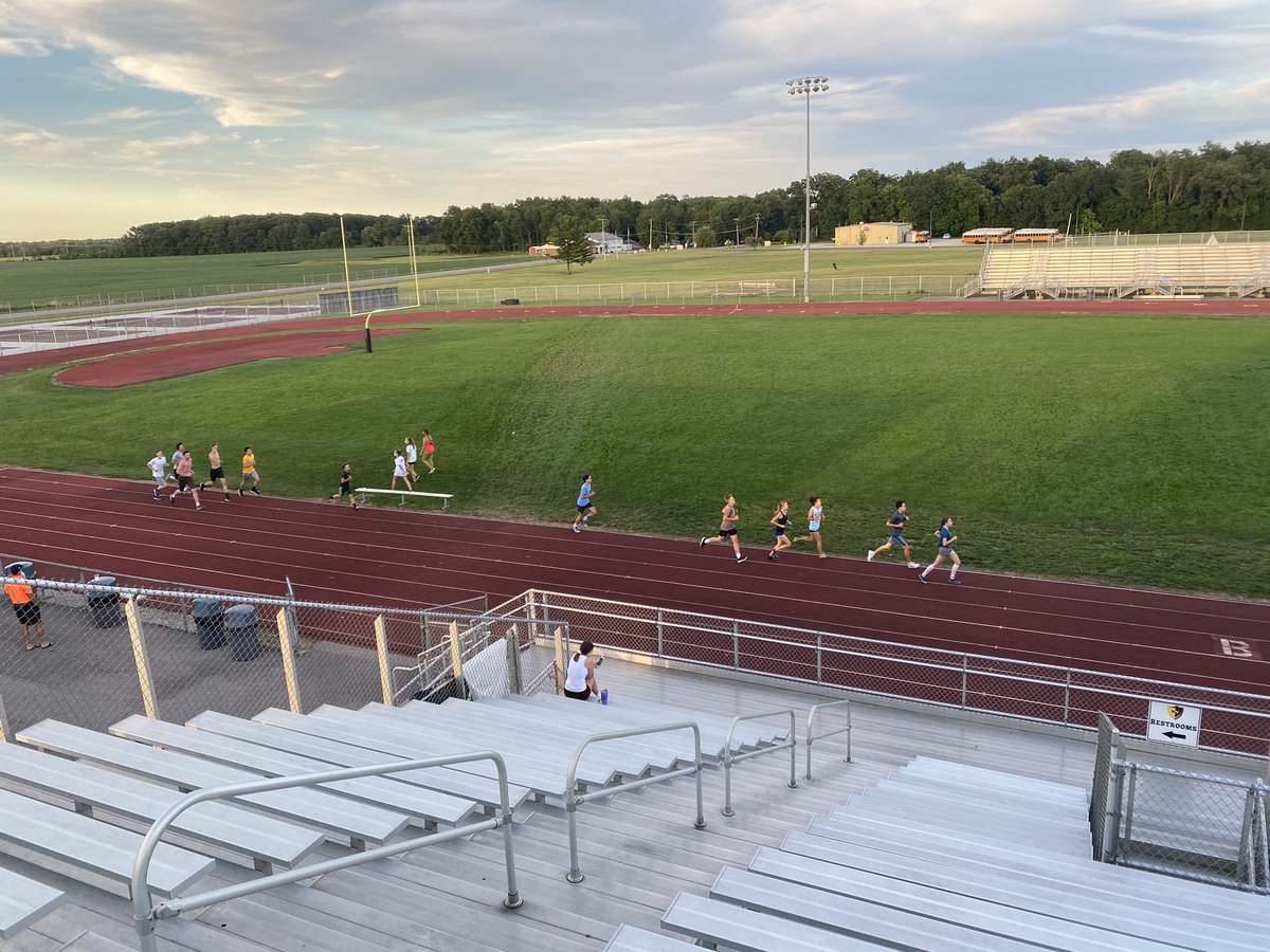 Barons901's tweet photo. Our boys and girls cross country teams are currently running their timed trials! GO BVXC! Run fast :) #901family #IWantASeason https://t.co/yr9l8pquj7