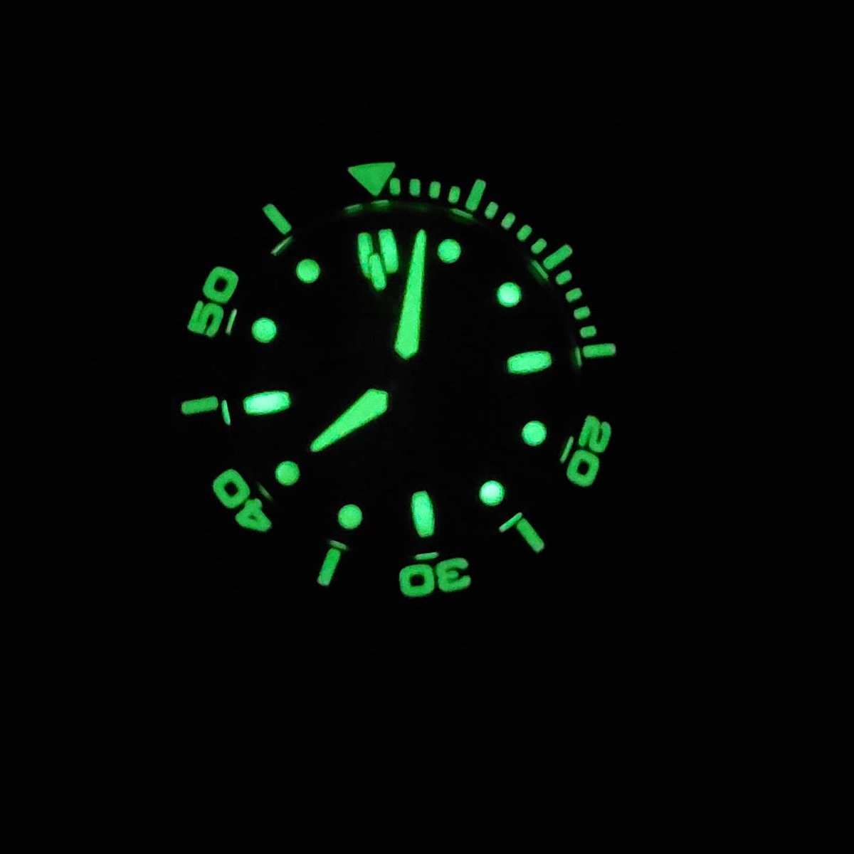 rivers_watch's tweet photo. Love lumed bezel inserts. 

#blacklistwatches #bracelet #diverwatch #edc #horology #instawatch #lume #lumeshot #review #sapphirecrystal #watchesofinstagram #watchphotography #watchclub #watchmania #watchcollection #watches #watch #watchblog #watchblog: https://t.co/sfYLtXcDCN https://t.co/CSJRQepF1D