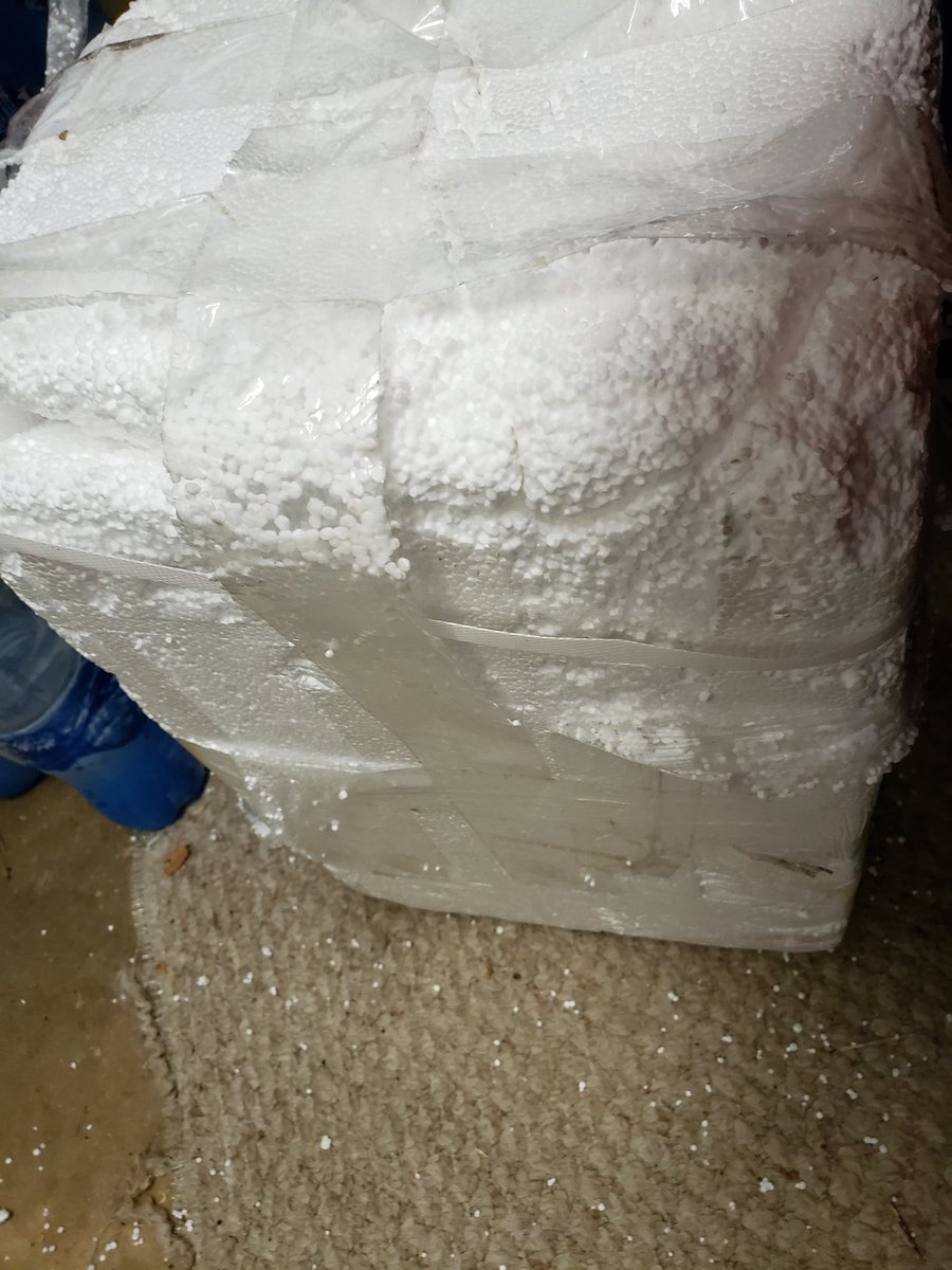 chylybyn's tweet photo. Hey @UPS This is the disaster you delivered to me this afternoon. It looks Styrofoam box was put through a woodchipper.  @ExpressScripts is this an acceptable delivery for Humalog pens? 2 days. Freeze packs are water. Insulin pens are room temp. #unacceptableservice https://t.co/qimGgoflGm