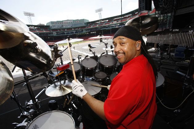 NotProducerAdam's tweet image. Carter Beauford makes life better.
🎨by: @lindseytabasco  #DMBDriveIn