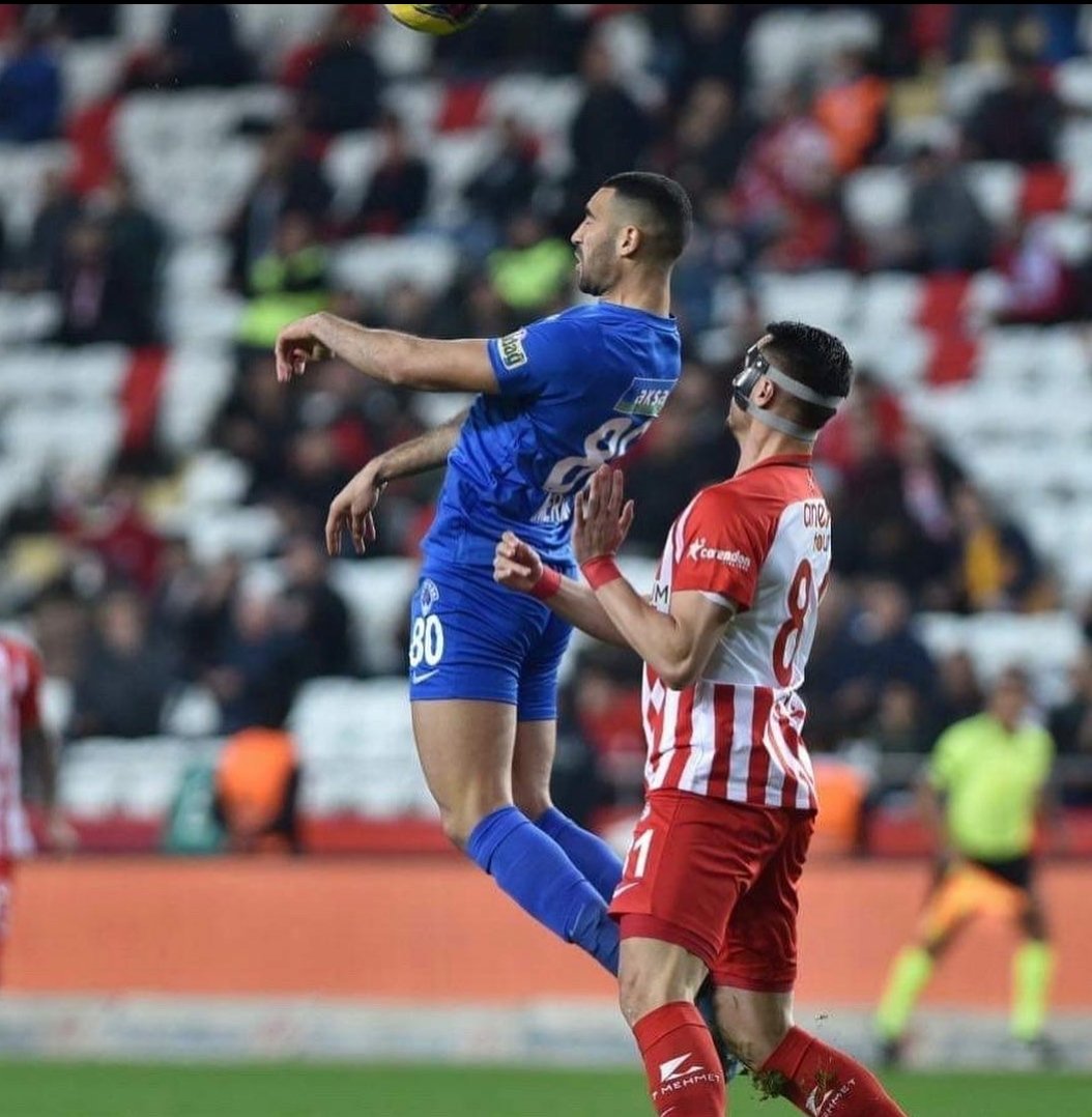 433kasimpasa's tweet photo. 2019-2020 sezonu ikinci devresinde takımımıza transfer olan ve başarılı bir performans sergileyen Yassine Meriah 'a katkılarından dolayı teşekkür eder, bundan sonraki kariyerinde başarılar dileriz. #Kasımpaşa #Meriah #Olimpiakos https://t.co/5AplTtTsNN