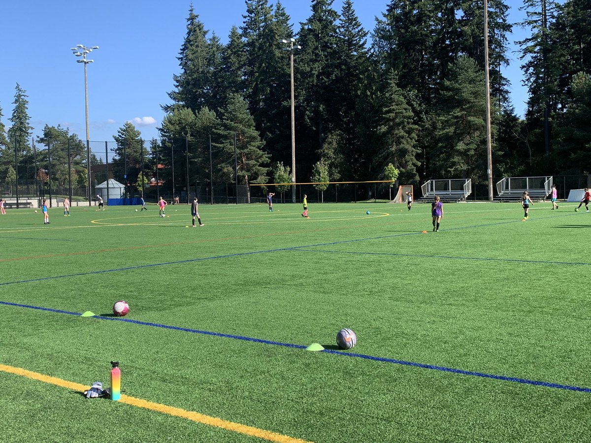 SnoYouth's tweet photo. One of the newest teams in the FC Edmonds system, Girls 2010! Preppin' for that Fall Season, of course following that Phase 2 protocol...
Well done girls and coaches! ⚽️🌞#fcedmonds #playlocal #skyc #pspl https://t.co/UIrlkOOqrs