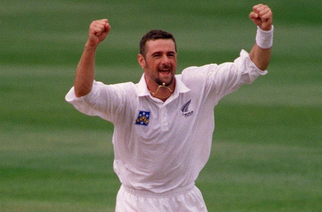 ICC's tweet photo. 👕 32 Tests, 42 ODIs
☝️ 134 international wickets

Happy birthday to former New Zealand fast bowler and a fine commentator, Simon Doull 🍰 https://t.co/3j3pOlRpNy