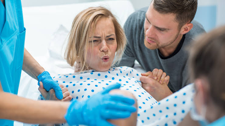 aunty_jane's tweet photo. Stages of labor
#PregnancyTips

Early labor:

It lasts for eight hours or more. The cervix dilates to three to four centimeters, and starts to efface to thin out.

You might feel contractions that last 30 to 60 seconds occurring at intervals of 20 minutes. https://t.co/uwBXBclmY5