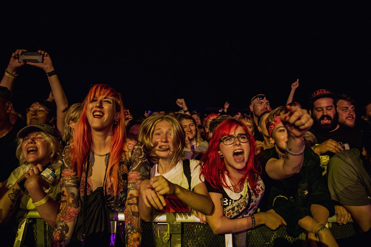 brooklynvegan's tweet image. BIKINI KILL fans going wild at Riot Fest last year (like we totally would have been last night in Prospect Park... 😢) brooklynvegan.com/bikini-kill-he…