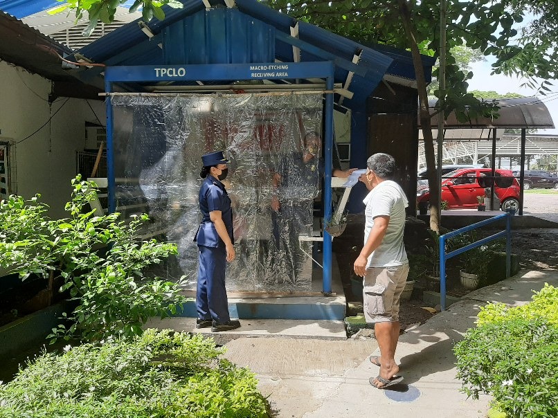 TarlacPclo's tweet photo. REGIONAL CRIME LABORATORY OFFICE 3 

On August 6, 2020 at about 7:30 o’clock in the morning, PLTCOL JESSICA R QUILANG, Provincial Chief of TARLAC PCLO  conducted On The Spot Inspection and Correction (OTSIC) to PSSg Regino L Dinoy Jr, Macro-etching Technician of this office. https://t.co/tQUqOant5E