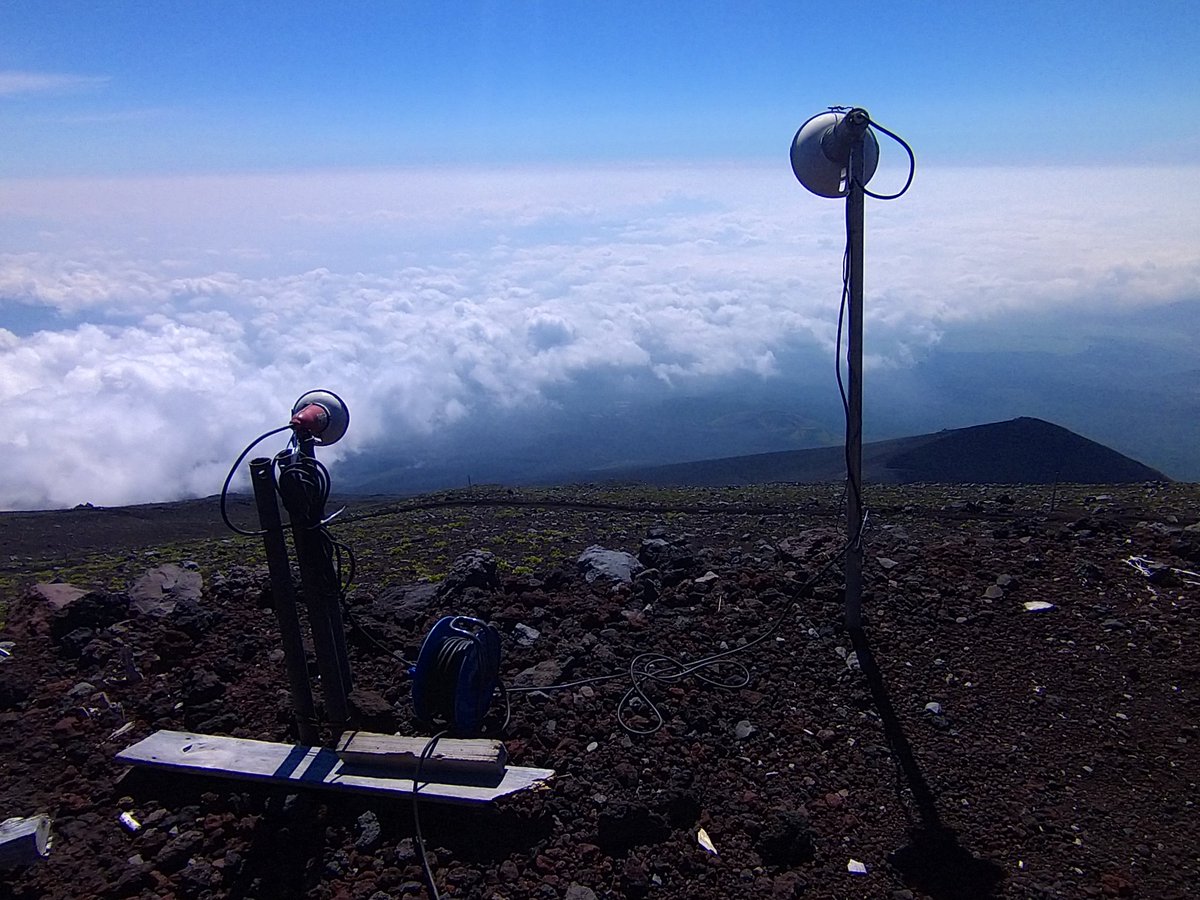 富士半蔵こと橋都彰夫 Pa Twitter 拡散希望 今夜から午後7時30分から30分間太郎坊に向けてライト点灯します 国交省富士砂防事務所ライブカメラを検索 太郎坊で見えるはずです 見守り隊が何処で活動しているかが分かります 一隅を守り千里を照らす富士山見守り隊