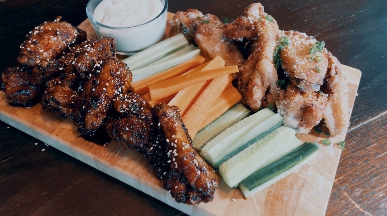 CookWithMars1's tweet photo. Did you say chicken wings? 😋 Honey garlic &amp; parmesan coming right up ! Link in bio for recipe #food #foods #recipe #YouTube #chickenwings #friedchicken #delicious https://t.co/3j7igxwFv7