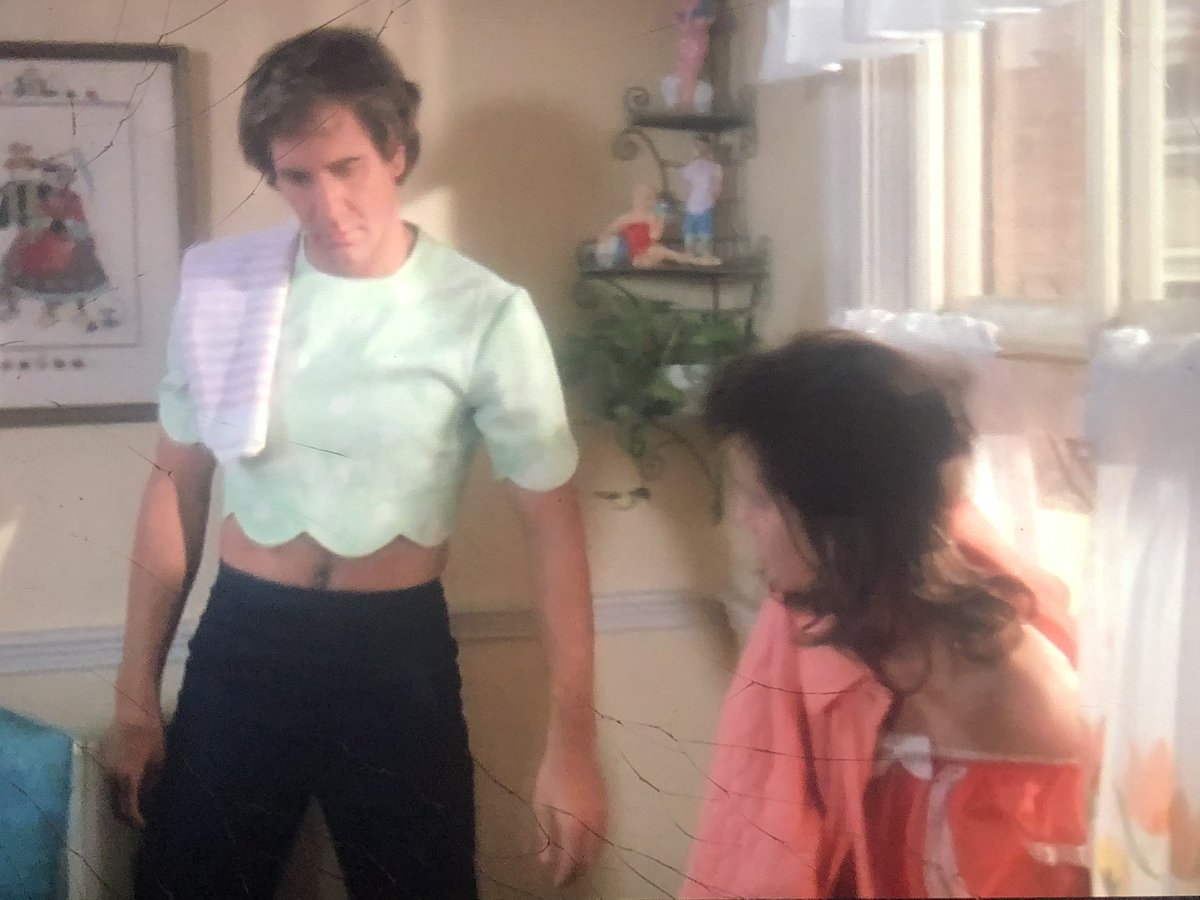 CROP TOP ALERT