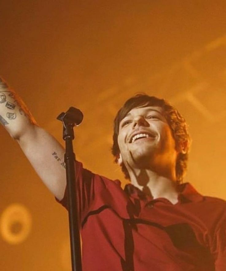 Louis smiling: a very necessary thread