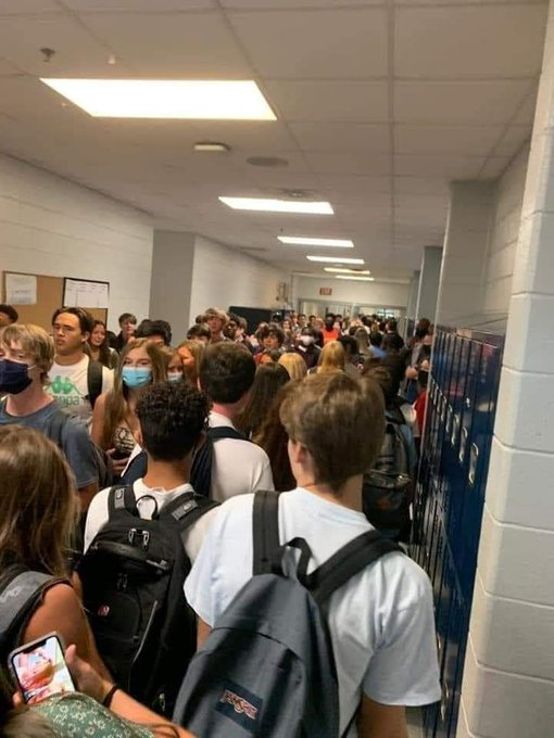 DrAliSKhan's tweet photo. #NewSAR USA Schools
Can we all agree that you do NOT reopen schools like this example from Pauling county, Georgia? Threatened with expulsion for not returning, preexisting outbreak amond students &amp; teachers, no mask mandate, no safety guidelines, etc.
https://t.co/f6JHf0I9Ey https://t.co/8HDOsusoRK